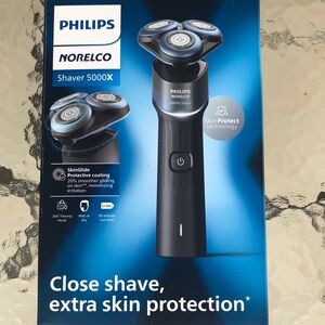 Philips Norelco Shaver 5000X - Black and Silver